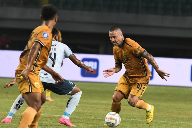 Hasil Liga 1: Radja Nainggolan Hattrick Assist, Bhayangkara FC Libas Persik 7-0